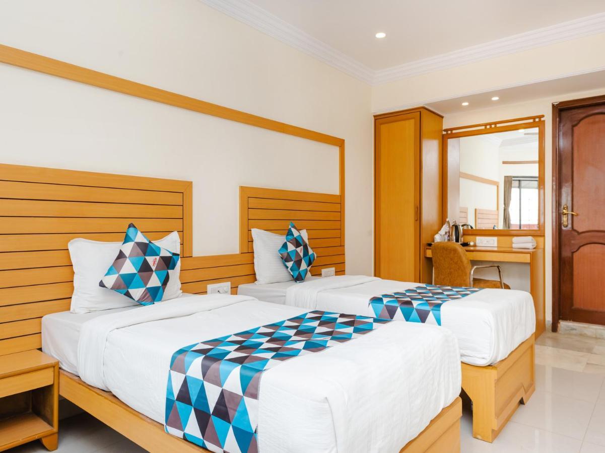Hotel Galaxy Opp Surat Railway Station Buitenkant foto
