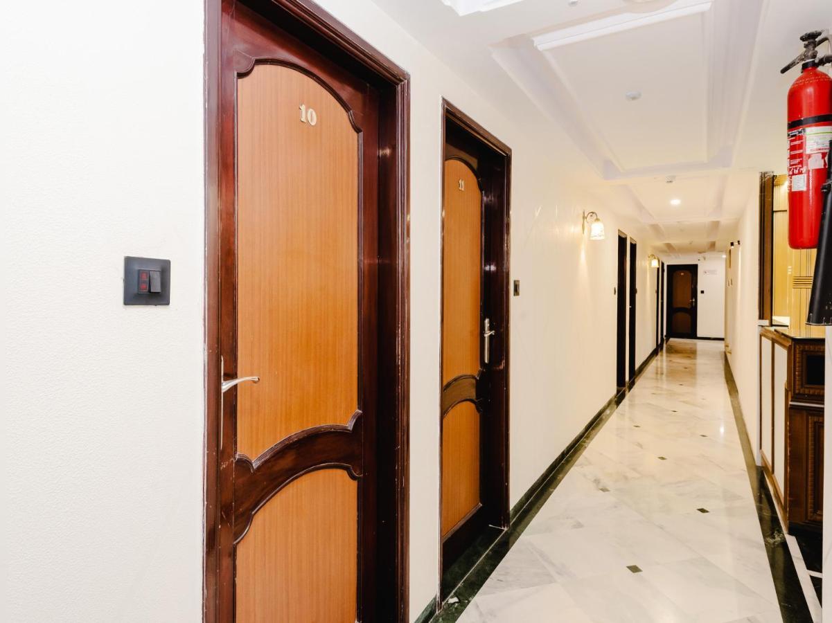 Hotel Galaxy Opp Surat Railway Station Buitenkant foto