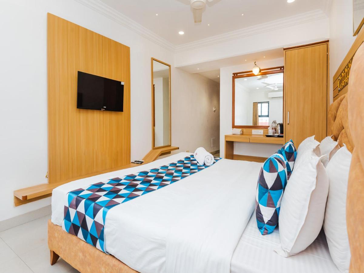 Hotel Galaxy Opp Surat Railway Station Buitenkant foto