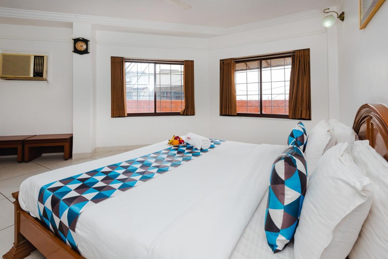 Hotel Galaxy Opp Surat Railway Station Buitenkant foto