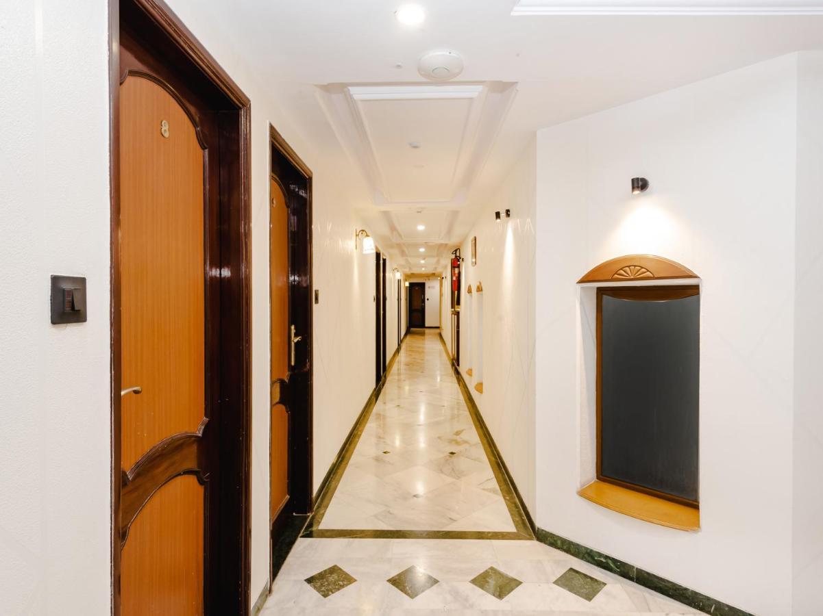 Hotel Galaxy Opp Surat Railway Station Buitenkant foto